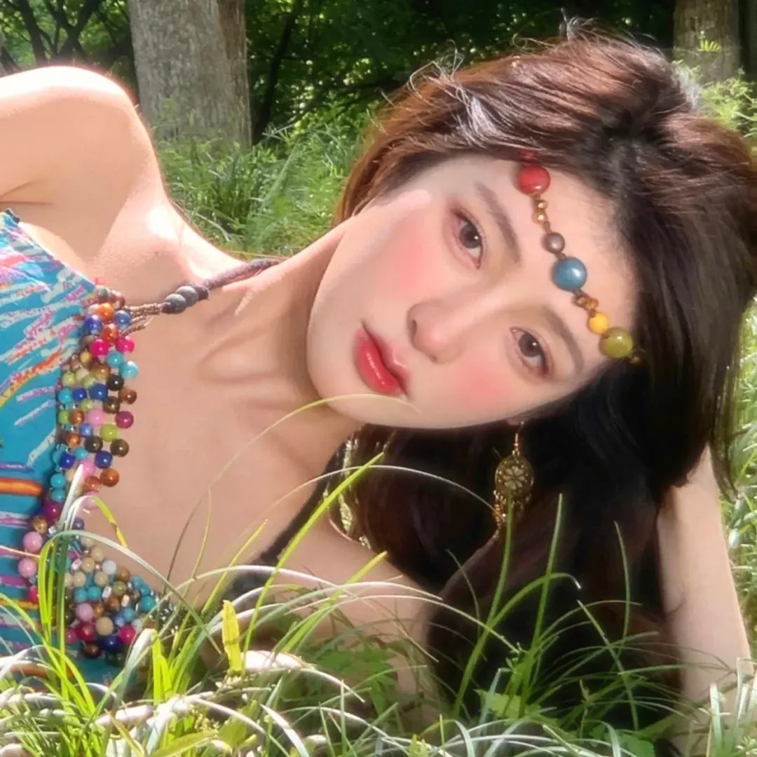 背后的她,眼前的我